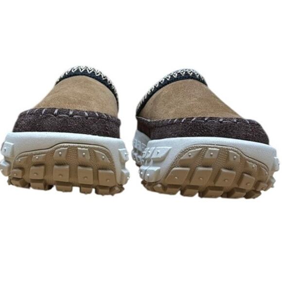 NWT! "UGG" KIDS Venture Daze Slip On Suede SZ 3Y Thick Tread Embroidered Accent - Picture 8 of 11